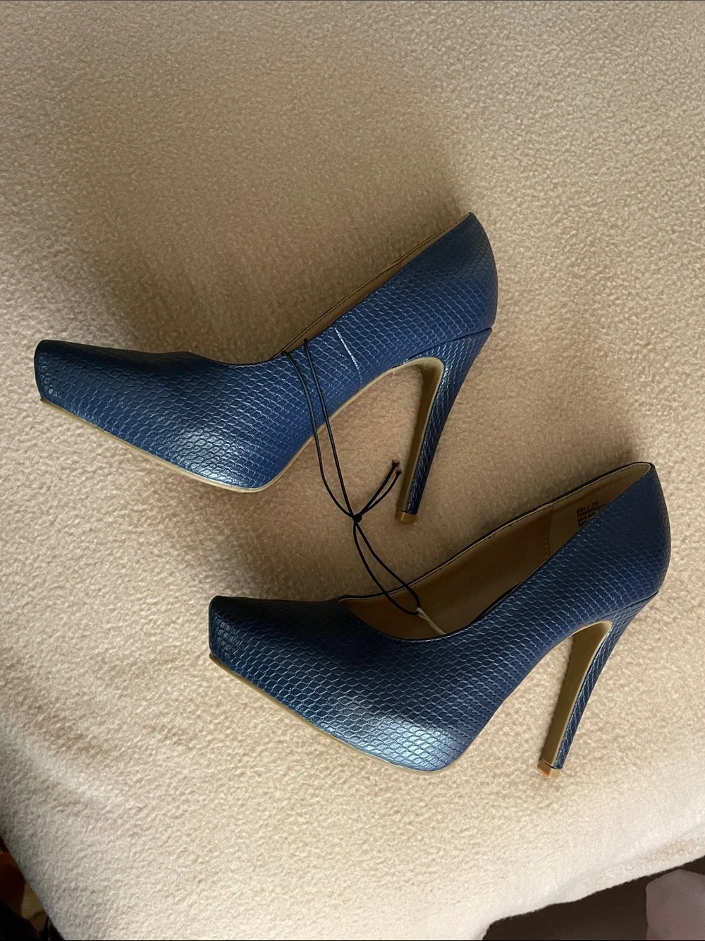 BCBGeneration Blue Heel NWOT